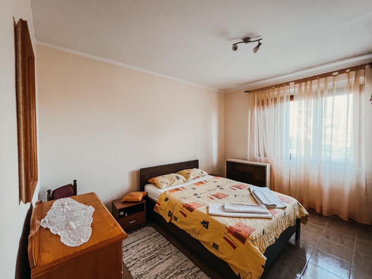 Vladivostok Apartments Tivat Eksteriør billede