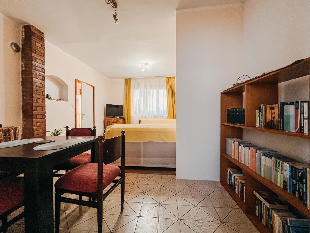 Vladivostok Apartments Tivat Eksteriør billede