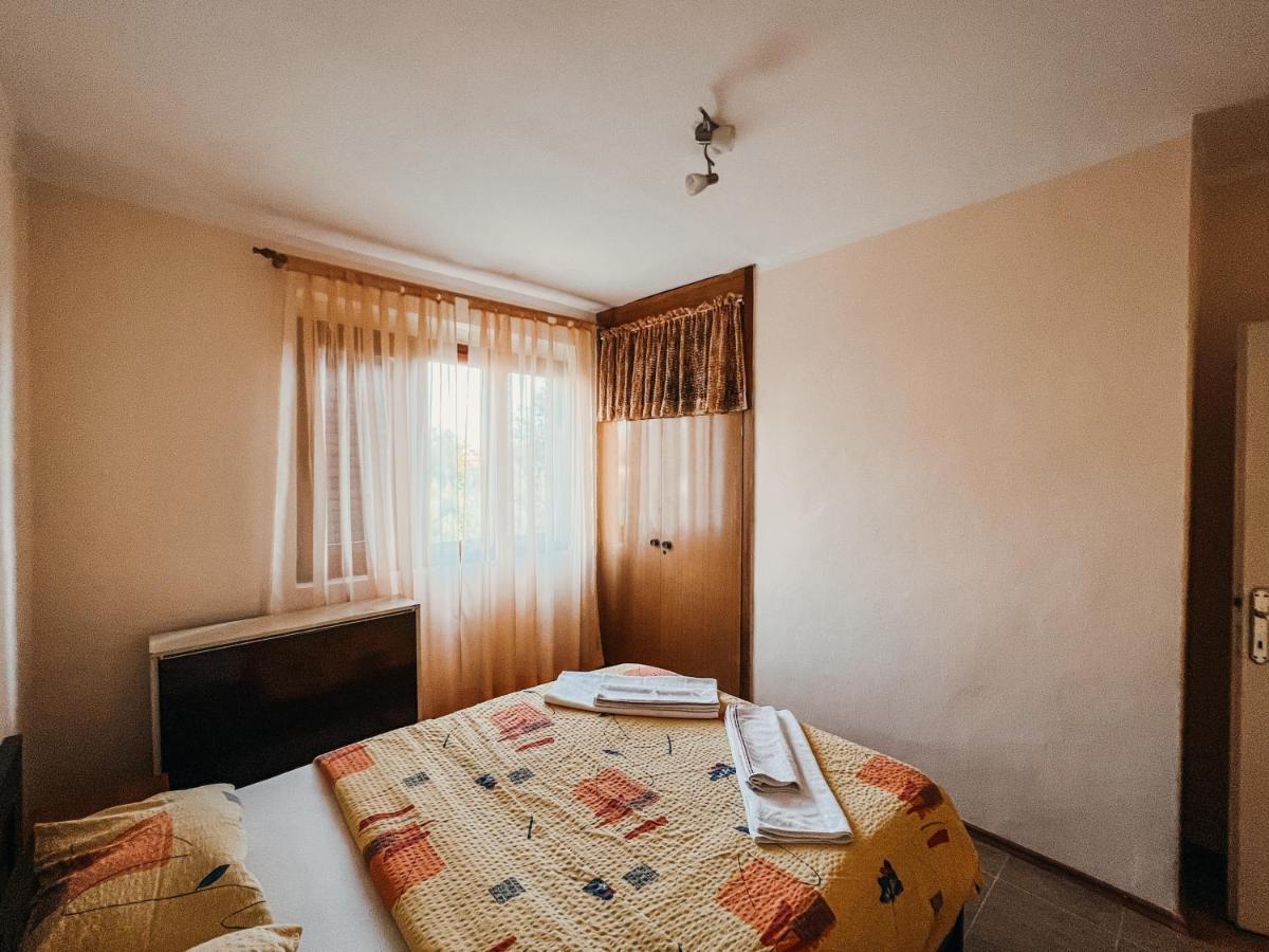 Vladivostok Apartments Tivat Eksteriør billede