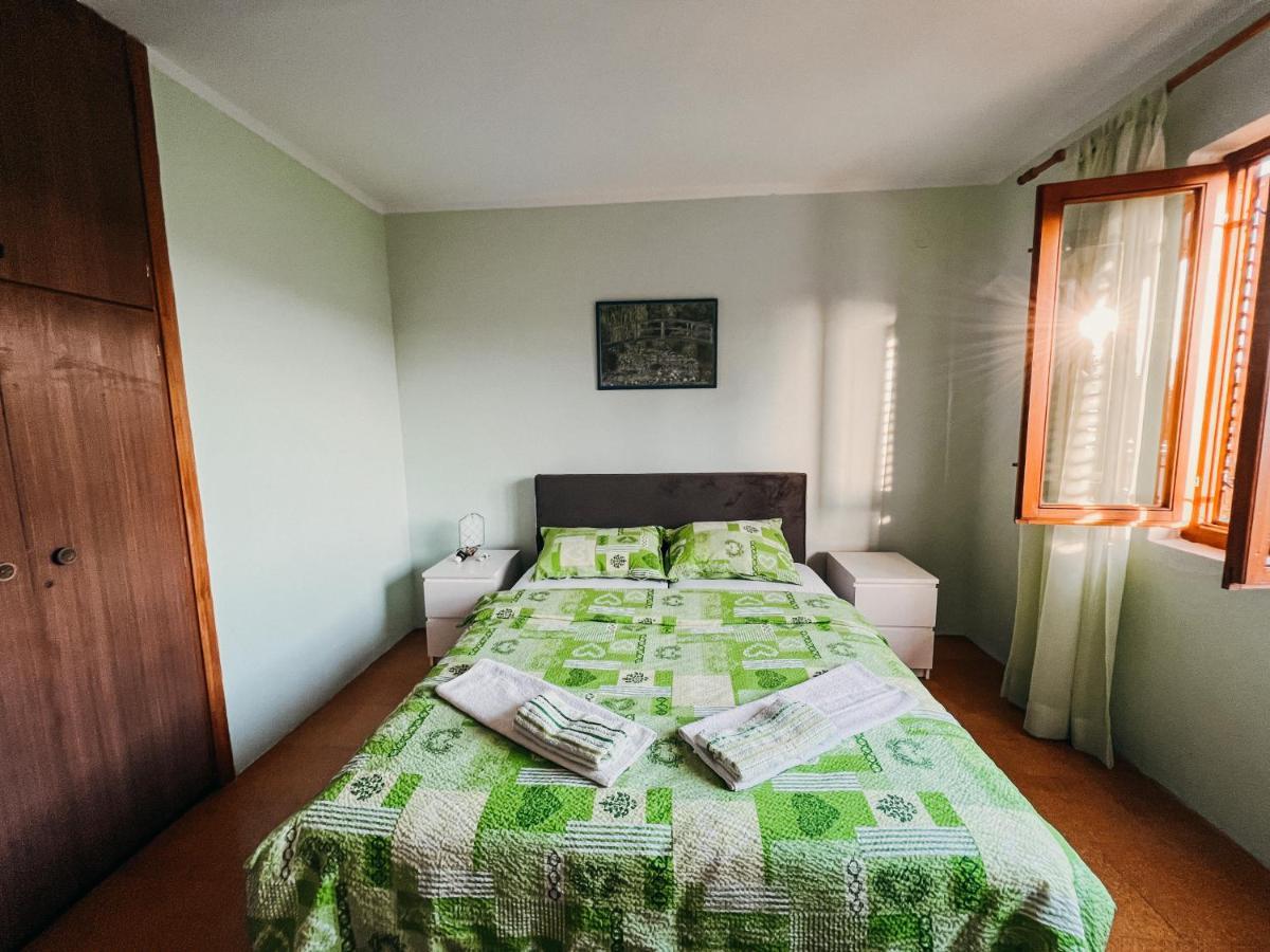 Vladivostok Apartments Tivat Eksteriør billede