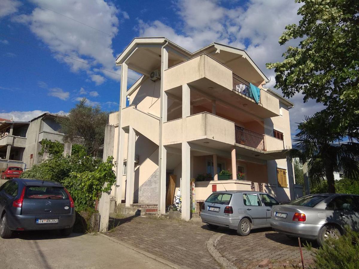 Vladivostok Apartments Tivat Eksteriør billede